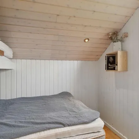 בית נופש Lovely Summer House In A Town-close Location