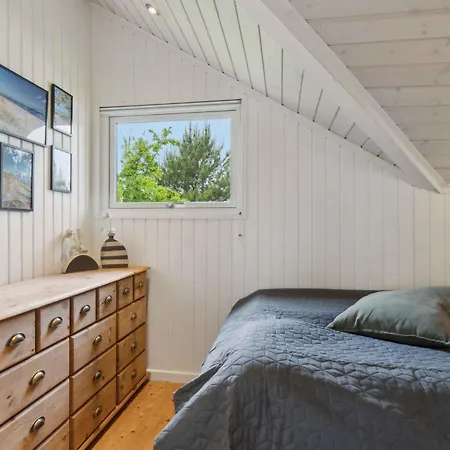 Lovely Summer House In A Town-close Location בית נופש אבלטופט