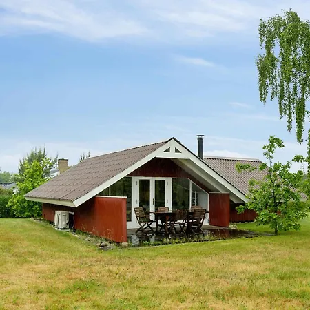 Lovely Summer House In A Town-close Location *