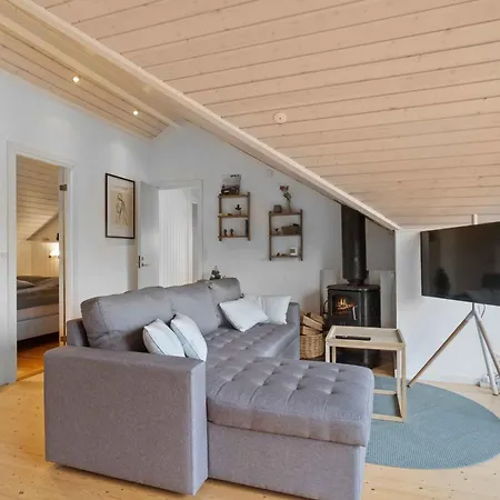 בית נופש Lovely Summer House In A Town-close Location