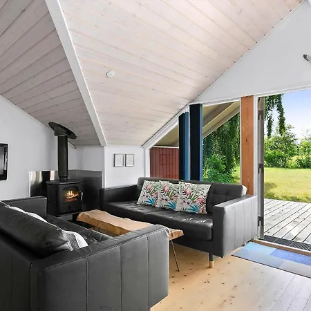 Дом отдыха Lovely Summer House In A Town-close Location Эбельтофт
