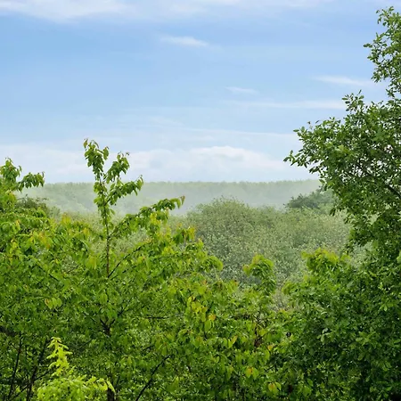 Lovely Summer House In A Town-close Location בית נופש אבלטופט